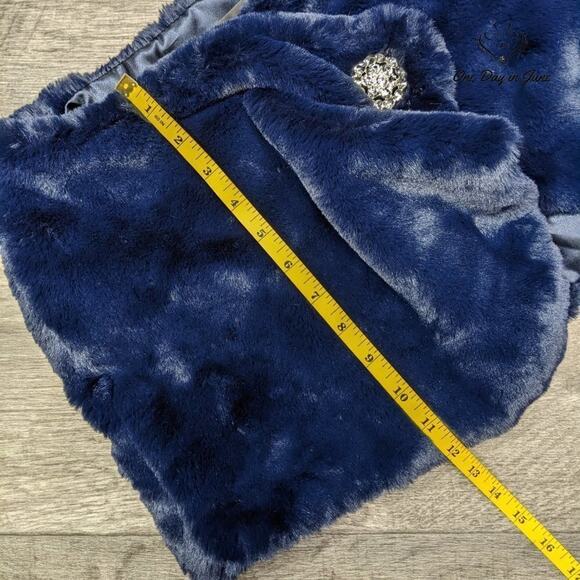 Tahari Faux Fur Cape Size M - Picture 4 of 5